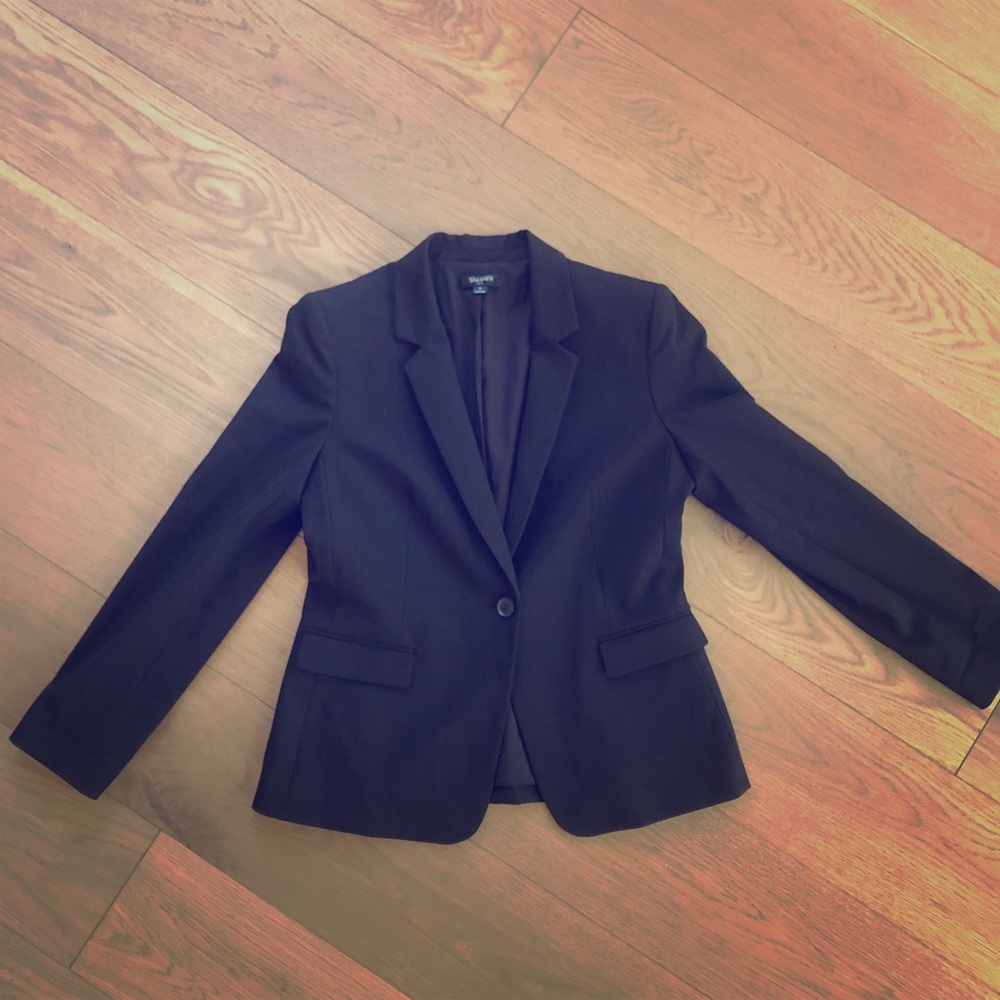 NWOT black Tahari blazer